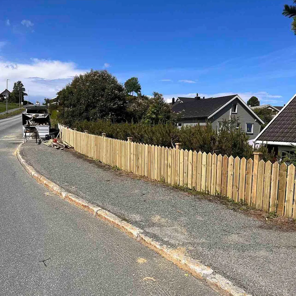 Gjerde langs gangsti